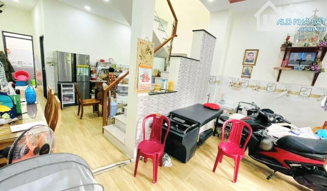 💥NHÀ LÊ VĂN KHƯƠNG Q12 🚗Ô TÔ ĐỖ CỬA – NGANG ĐỈNH HƠN 5M - NHÀ ĐẸP 3PN Ở NGAY, CĂN CUỐI C