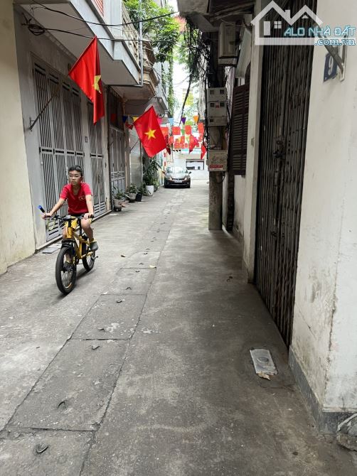 Bán Nhà Trương Định, Hoàng Mai - Oto - Full Nội Thất - 36m, 5 Tầng - Nhỉnh 8 Tỷ.