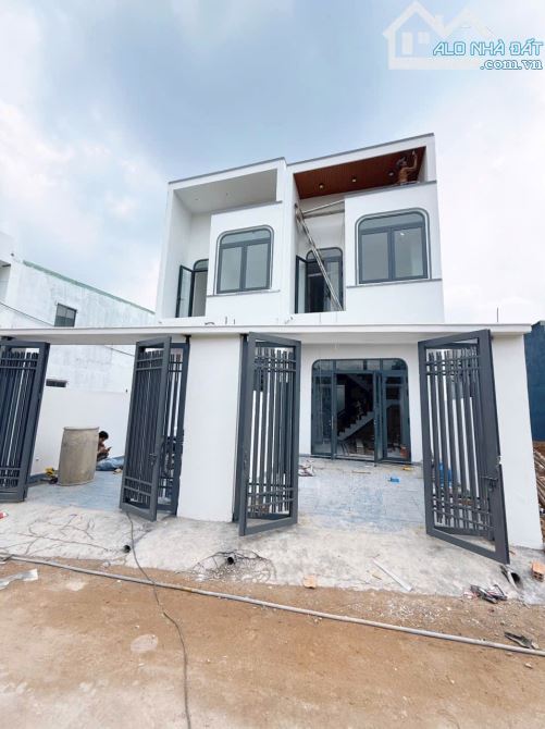 Ông anh em bán nhà mới 1 trệt 1 lầu cực xinh