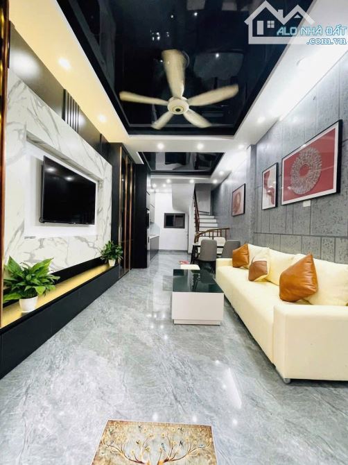Bán nhà Xuân Đỉnh, 20m ô tô, nội thất xịn sò, sát phố, 41m2, 9.5 tỷ.