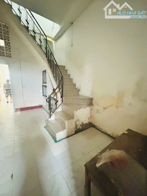 CHO THUÊ NHÀ 3 TẦNG KIỆT OTO BÀ TRIỆU, TP HUẾ