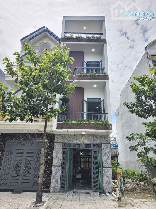 Bán nhà 1 trệt 2 lầu KDC Phú Hồng Thịnh 8, p.Bình Chuẩn, Tp.Thuận An