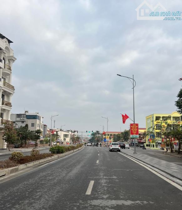 Bán 66m2 mặt đường Lê Quang Đạo, Ngô Quyền.