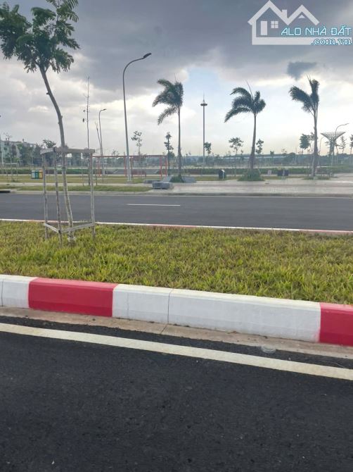 Bán đất 51x79m full thổ cư giá 140 tỷ Đường 7m Thanh Xuân 22