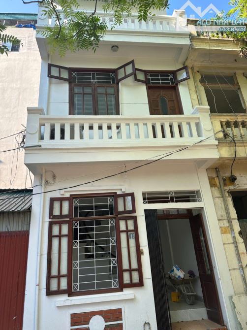 Cho thuê nhà nguyên căn ngõ 147 Tân Mai, 35m² x 3 tầng, gồm 3 phòng ngủ, 2 vệ sinh. 9