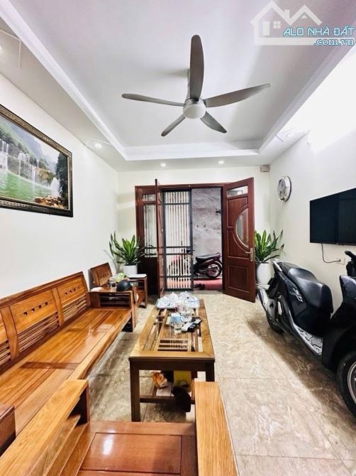 🏡NHÀ ĐẸP TRUNG TÂM CẦU GIẤY✅NHÀ ĐẸP Ở NGAY✅ĐẦY ĐỦ CÔNG NĂNG✅SỔ ĐỎ HOA HẬU  CHÍNH CHỦ SẴN