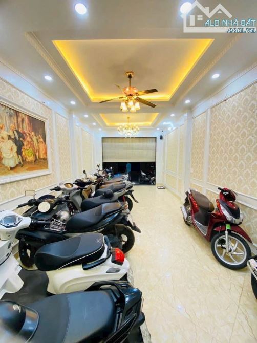 bán nhà Ngõ Cầu Giấy, Thang Máy, Kinh doanh, Thông ô tô DT 84m,  6 Tầng, MT 4m