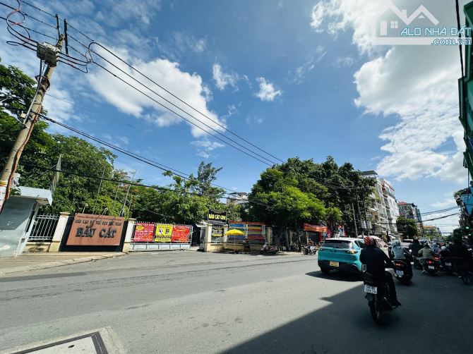Giá Rẻ !! Nhà HXH 5m Phan Sào Nam, P11 Tiện Xây Mới DT: 8x26m [nở hậu hơn 8m]. Giá 22 tỷ - 2