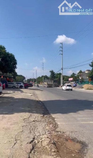 Bán đất kinh doanh mặt đường QL21. DT 300m2. Vị trí kinh doanh siêu đẹp