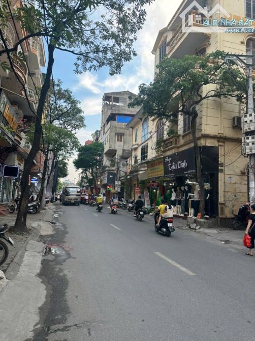 Bán nhà Phan Đình Giót, ngõ thông ô tô qua nhà, 35m² - 8,85 tỷ.
