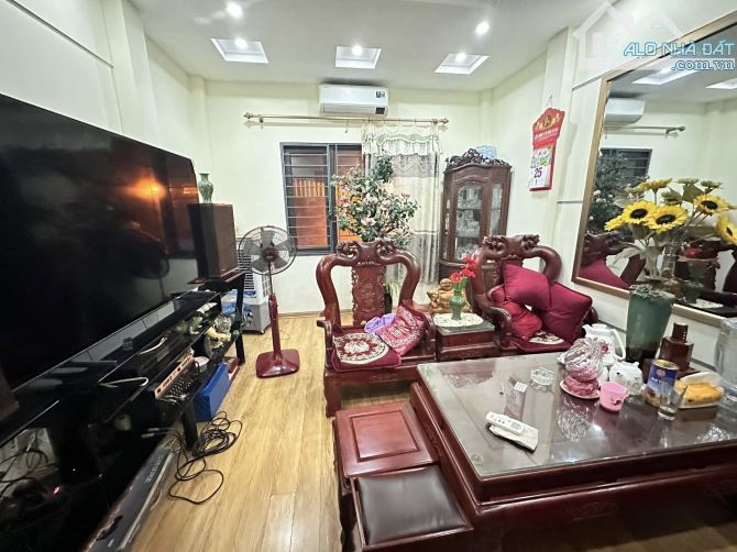 Nhà đẹp 5 tầng, 54m, ô tô đỗ cửa, ở sướng, kinh doanh đỉnh cao, Vũ Tông Phan