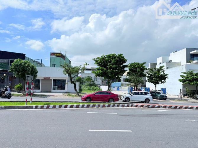 Bán đất mặt tiền Nguyễn Tất Thành