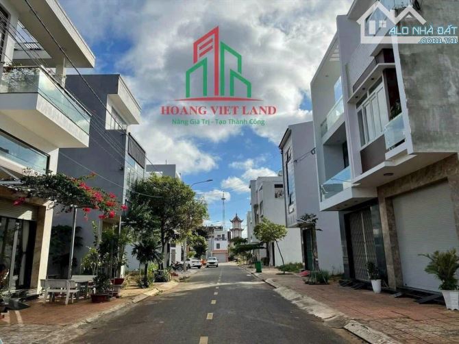 D3 đấu giá Hà Huy Tập, H: Tây Bắc, Giá chỉ: 5 tỉ 100 triệu ——— Nằm trên mặt đường QH rộn