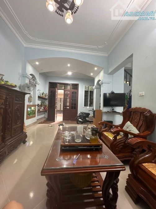 Bán nhà Trần Cung, 39m x 5 tầng, tặng nội thất, lô góc, ngõ thông, gần KĐT Nam Cường.
