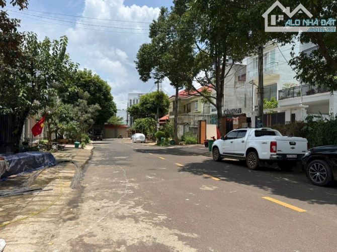 Lô đất diện tích đẹp Metro đường Nay Phao - DT: 5x30m - Hướng: Đông Nam - Giá : 7,99 tỷ __