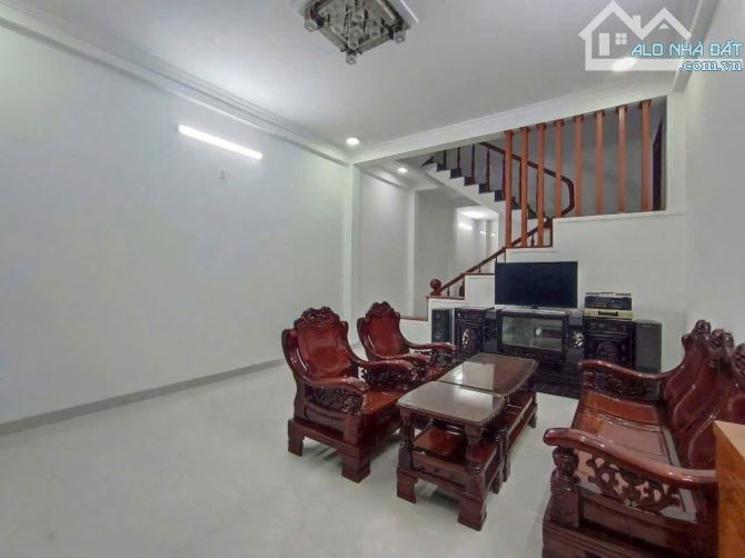 🇻🇳NHÀ 3 TẦNG ĐƯỜNG LƯƠNG KHÁNH THIỆN: CÓ NỘI THẤT