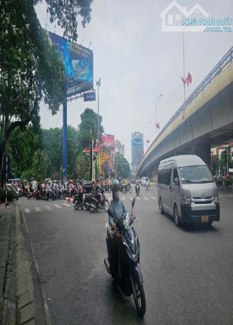 Nhà 4 tầng - Lô góc mặt phố Trần Duy Hưng