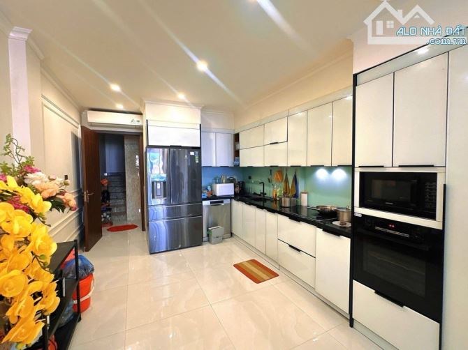 Bán nhà  Thái Thịnh siêu đẹp ngõ thông kinh doanh phân lô, gara 7 tầng thang máy 62m giá