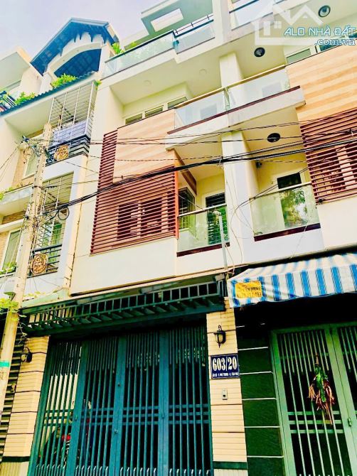 - Bán nhà 4 tầng mt đường Trưng Nữ Vương, Bình Hiên, Hải Châu. DT 85M2 – Giá 22.5 TỶ TL.