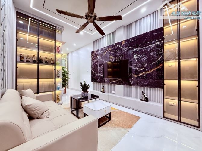 BÁN NHÀ MINH KHAI, LÔ GÓC, 50M RA Ô TÔ, DT 45M2, GIÁ 9.2 TỶ