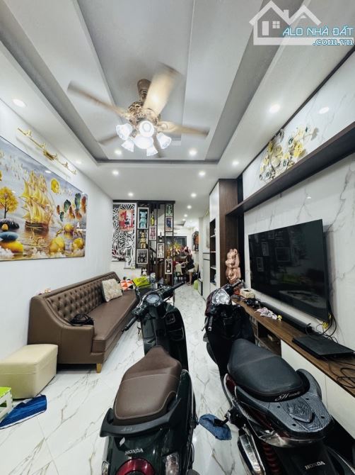 BÁN NHÀ MINH KHAI, 15M RA MẶT PHỐ MINH KHAI, Ô TÔ DỪNG ĐỖ, DT 48M2, GIÁ 9.6 TỶ