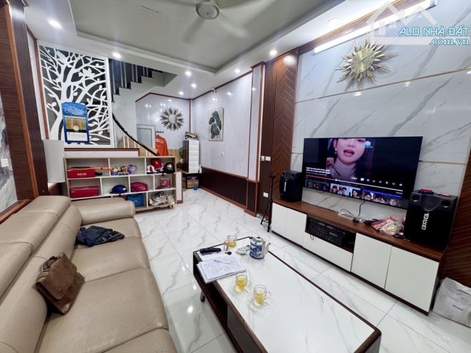 QUAN NHÂN - TRUNG TÂM NGÃ TƯ SỞ -CÁCH PHỐ 20m - 2 THOÁNG  - NHÀ ĐẸP Ở LUÔN - 30M2 x 5TẦNG