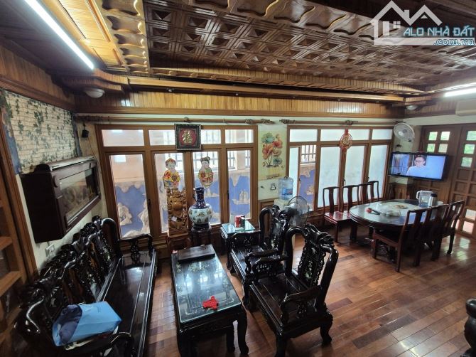 Nhà Nguyễn Văn Linh, sát Big C 168m, Lô góc, 2 mặt ngõ ô tô tránh, KD, giá tốt 36 tỷ.