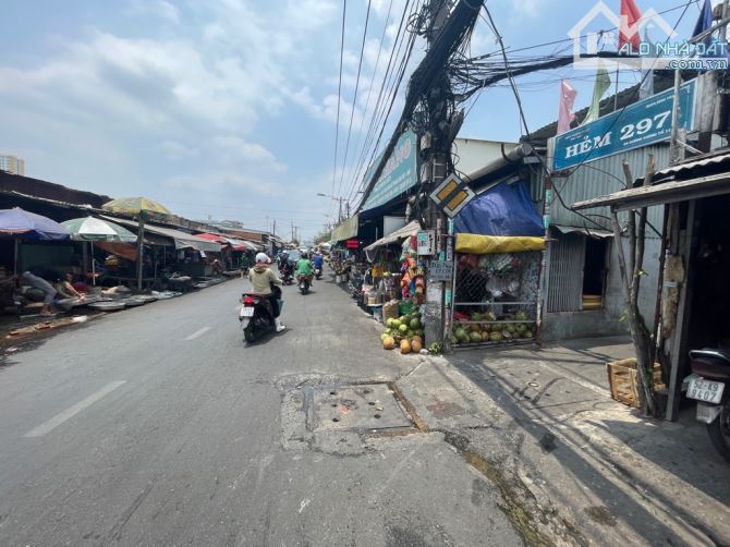 NGAY CĂN HỘ PRIVIA KHANG ĐIỀN - VÀI BƯỚC RA CHỢ AN DƯƠNG VƯƠNG - 4,2x15M - NHÀ CẤP 4 ĐANG