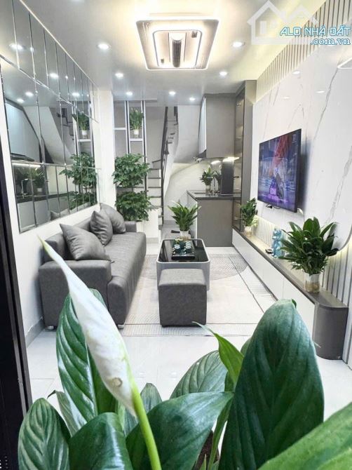 Bán Gấp Nhà Ngõ Chợ Khâm Thiên 20m2 Xây 5 Tầng 3 Ngủ Giá Chưa Đến 4 Tỷ