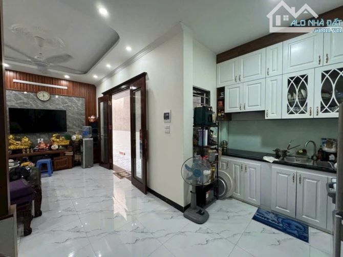 BÁN NHÀ MẶT NGÕ THẠCH BÀN LONG BIÊN NHỈNH 5 TỶ 42m 5 TẦNG Ô TÔ KINH DOANH GẦN TRƯỜNG CẤP 3