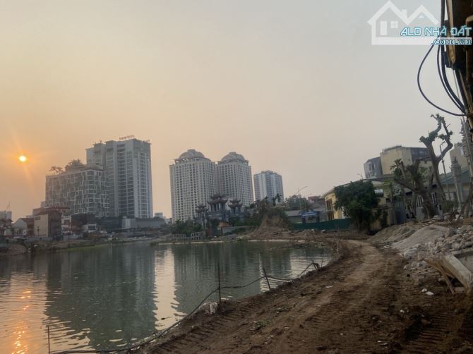 VIEW MẶT HỒ QUẢNG BÁ. LÔ GÓC. GARA Ô TÔ . BỂ BƠI SÂN VƯỜN. DÒNG TIỀN ỔN ĐỊNH . MẶT TIỀN SI