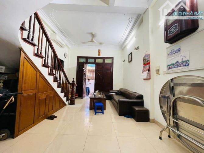 BÁN NHÀ ĐỐNG ĐA – PHÂN LÔ Ô TÔ ĐỖ CỬA – KINH DOANH – 37M2*4 TẦNG*MT 4,2M – GIÁ 10 TỶ