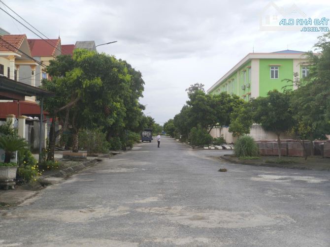 200 m2 ngang 10m  đường rộng 17m tái định cư Hòa Nghĩa gần VIN Dương Kinh giá 26,5trm2.