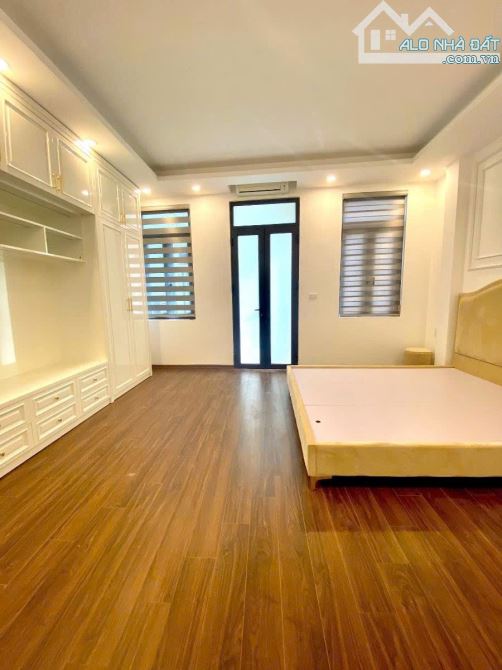 Chỉ 6,6 tỷ lô góc Nguyễn Đức Cảnh mười phút ra Bờ Hồ, ngõ rộng, thoáng, nở hậu, 37m2