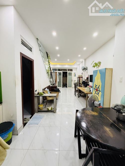 NHÀ MẶT TIỀN ĐƯỜNG 6M – HIỆP BÌNH PHƯỚC – DÒNG TIỀN 8TR/THÁNG – CHỈ 8 TỶ