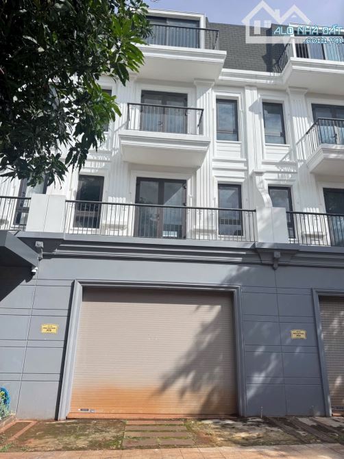 NHÀ 4 TẦNG – MẶT TIỀN PHỐ ĐI BỘ ECOCITY -  View công viên Ánh Sáng lung linh buổi tối
