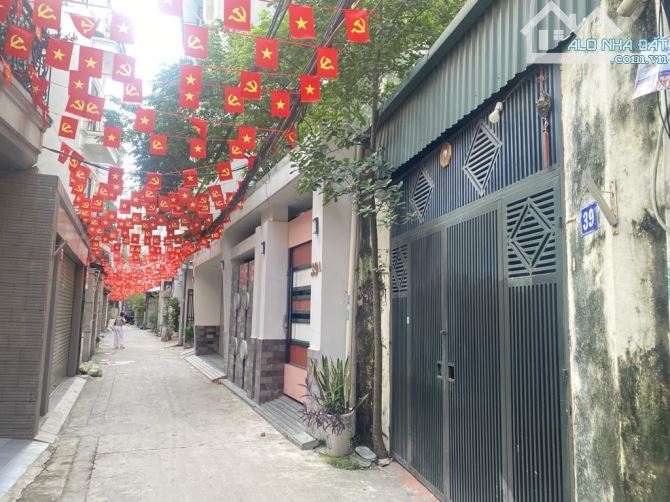 BÁN NHÀ HỒNG TIẾN, NGÕ THÔNG, Ô TÔ VÀO NHÀ, 65M2 GẦN HỒ ĐIỀU HOÀ, FULL NỘI THẤT Ở NGAY