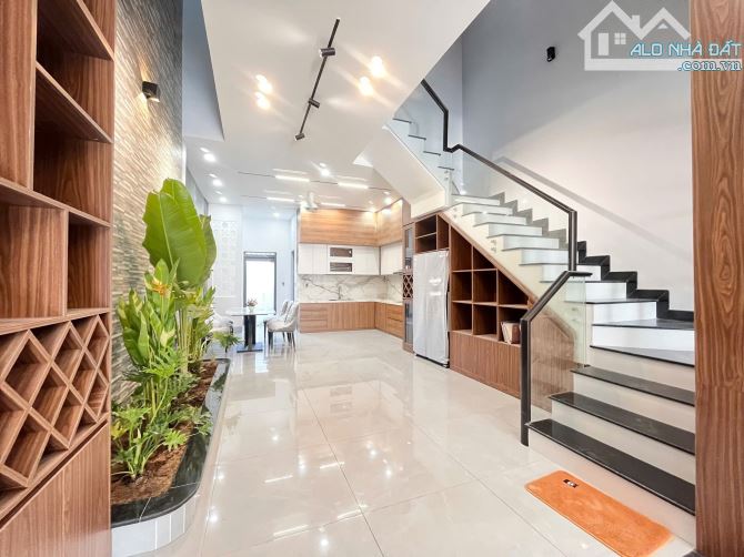 Chủ cần bán căn nhà đẹp 1 trệt 3 lầu + sân thượng mới 100% đường A3 KDC Phú An, Phú Thứ