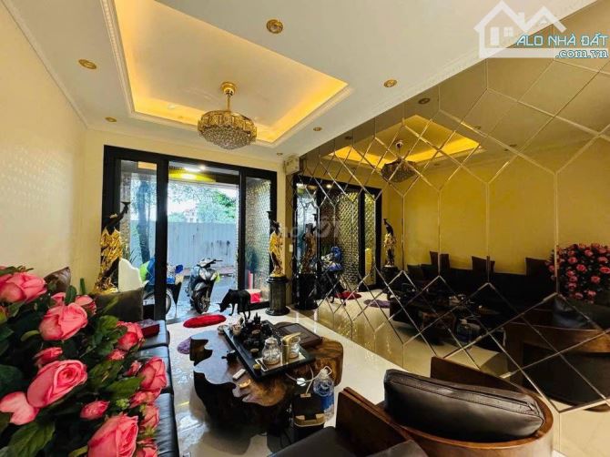 Chính chủ bán nhà 6 tầng phân lô thang máy phố Liễu Giai ô tô đỗ cửa Ba Đình chỉ 17,9 tỷ