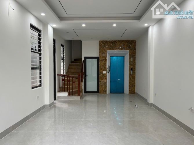 Đối diện siêu thị Aeon Mall Long Biên. Căn góc Dt 52m x 6 tầng - thang máy - giá hơn 9 tỷ