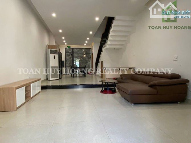 Nhà 4 phòng ngủ khu Phạm Văn Đồng - B945