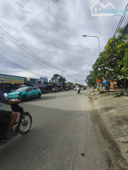 Nhà 2 tấm , hẻm nhựa xe tải thông.