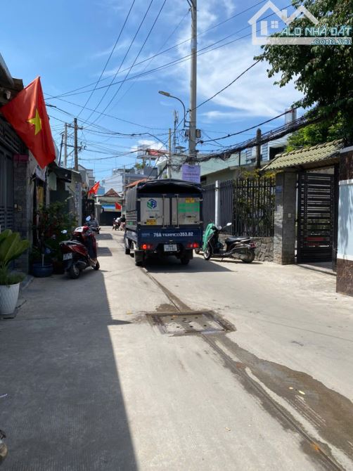 Bán nhà hẻm 8m thông - đường Nguyễn Văn Quá quận 12 - 4m x 21m - 6 tỷ 300