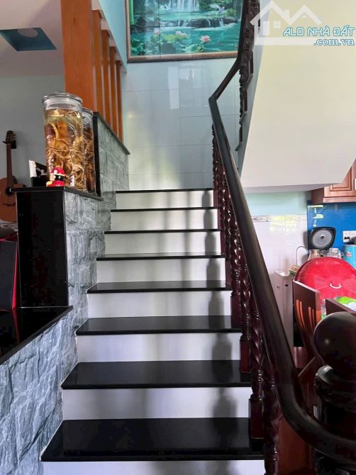 Bán nhà 5*22m lầu. 4pn 3wc mặt tiền nhựa NB Nguyễn Thị Thử. Hocmon