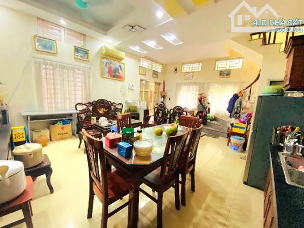 Bán nhà Võ Chí Công giá 7,2 tỷ - 36m2, 5 tầng. Ngõ ô tô. Gần Đường Bưởi, Hoàng Quốc Việt