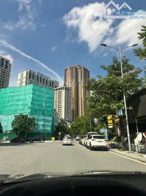 BÁN CC QMS TOP TOWER(TỐ HỮU)TỪ LIÊM,HÔNG GIAN SỐNG SANG TRỌNG,DT68M,2PN,2WC,GIÁ 4,85 TỶ