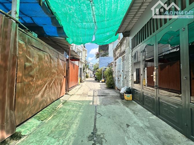 BÁN ĐẤT QUẬN 12 - 100M2- HẺM XE HƠI - 50M RA MẶT TIỀN HUỲNH THỊ HAI -  6,5TY