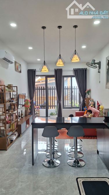 Bán nhanh nhà đẹp hiện đại gần chợ VĨnh Hỉa, hẻm Nguyễn Khuyến, Nha Trang vị trí an cư