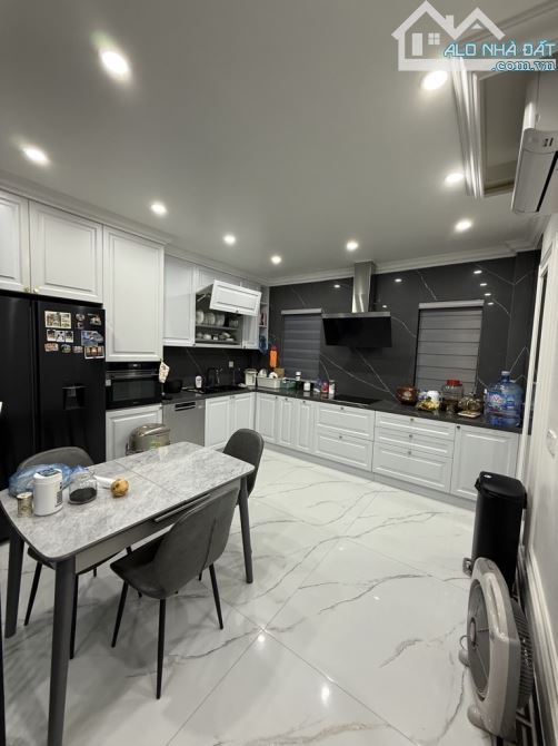 Bán nhà Ngọc Lâm Long Biên 50m² – 5 tầng, ô tô đỗ cửa -11.5tỷ