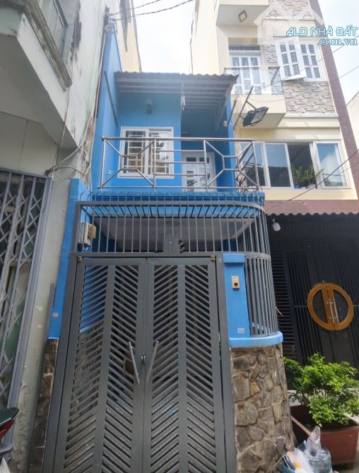 Nhà Lạc Long Quân, Tân Bình, 42m2, 2 Tầng, 3 PN, Khai Thác Dòng Tiền 8.5tr, Chỉ 4 Tỷ 2